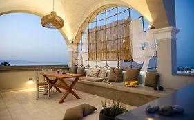 Central Hostel Oia